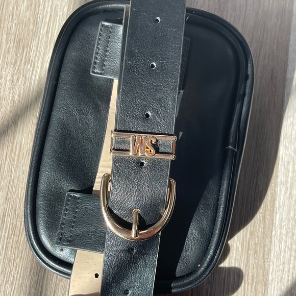 Steve Madden hip purse with belt - Picture 3 of 9